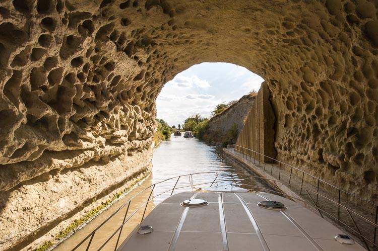 Navegação fluvial com Nicols gama Estivale